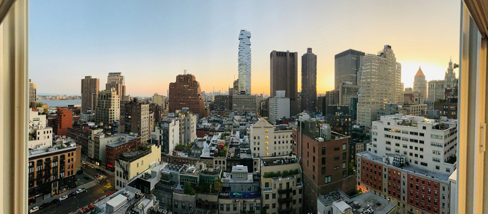 Zonsopgang boven Manhattan, gezien vanuit een appartement in Tribeca