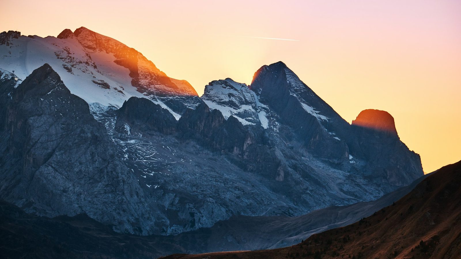 Bergtoppen in het laatste avondlicht in het westen van Amerika